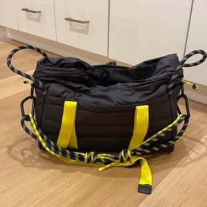 Lulu lemon duffel bag